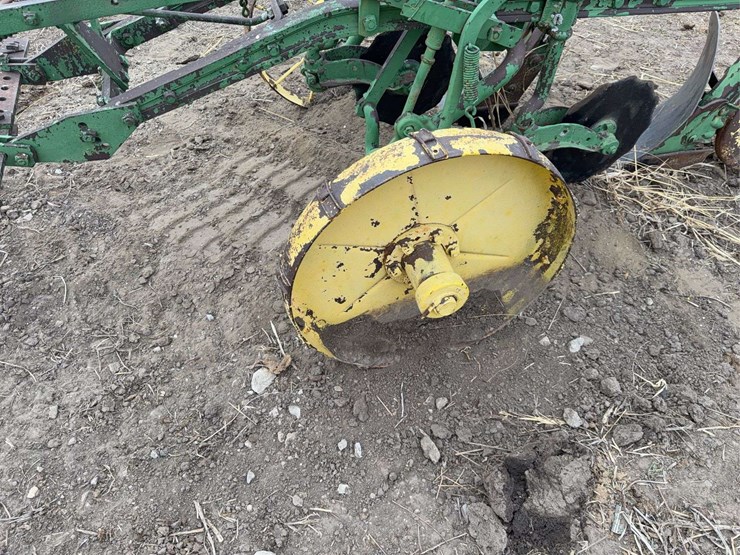 john-deere-pull-type-two-bottom-plow-image-10