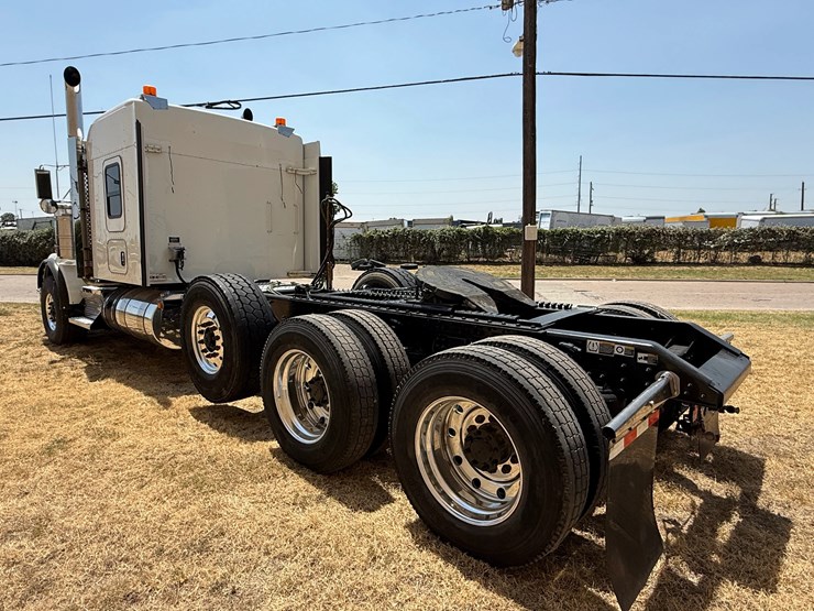 2020-kenworth-t800-image-8