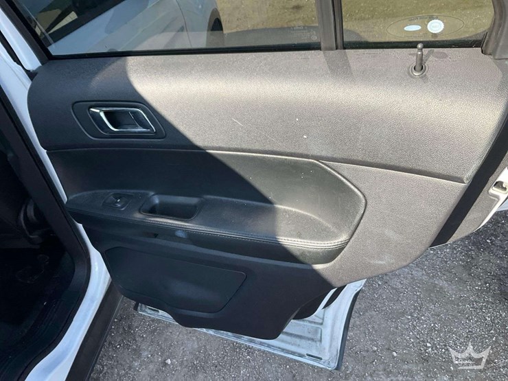 2019-ford-explorer-image-22