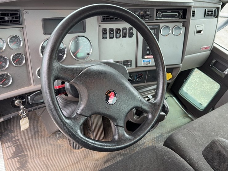2022-kenworth-t270-image-17