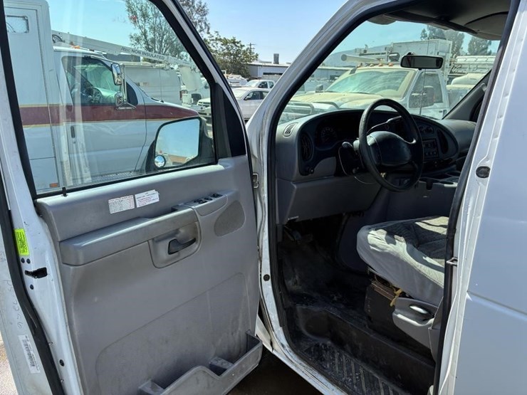 2002-ford-e350-image-18