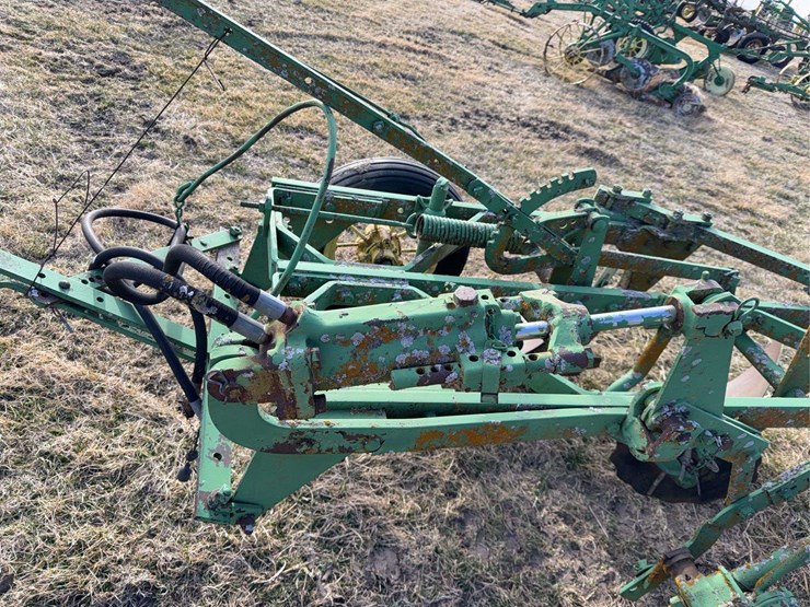john-deere-pull-type-three-bottom-plow-image-13