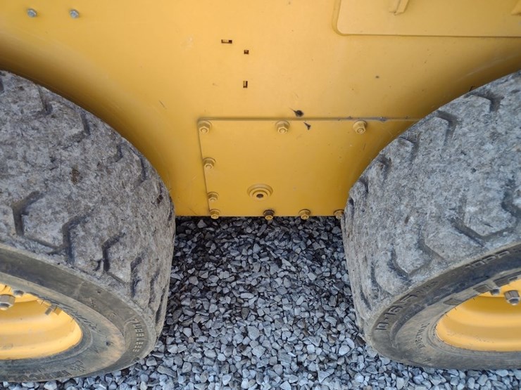 deere-318g-image-22