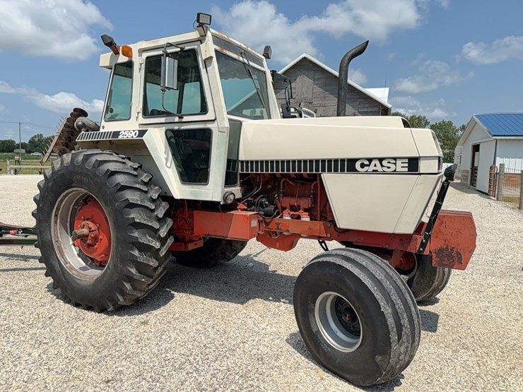 case-2590-tractor-image-6