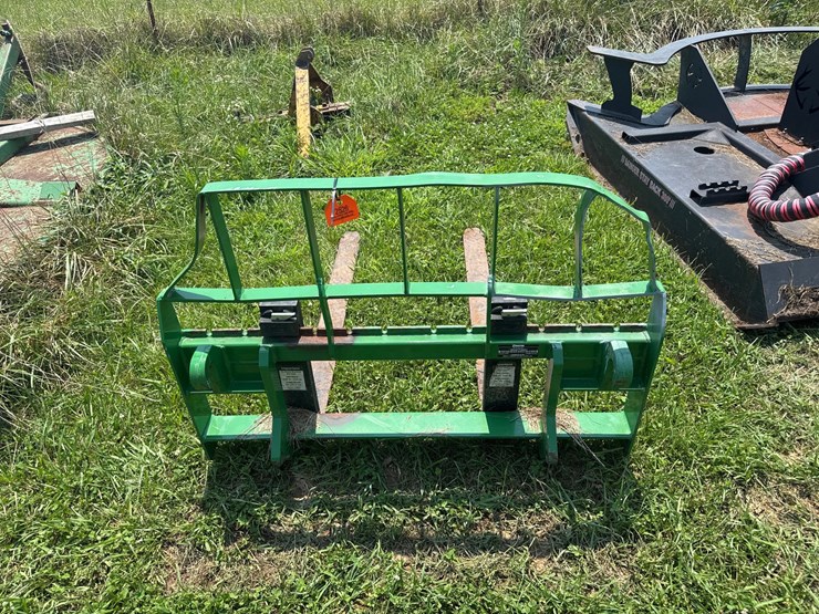 #2526-•-frontier-jd-style-pallet-forks-image-2
