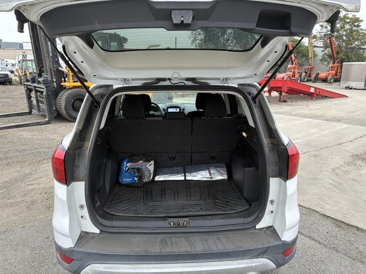 2019-ford-escape-se-image-12