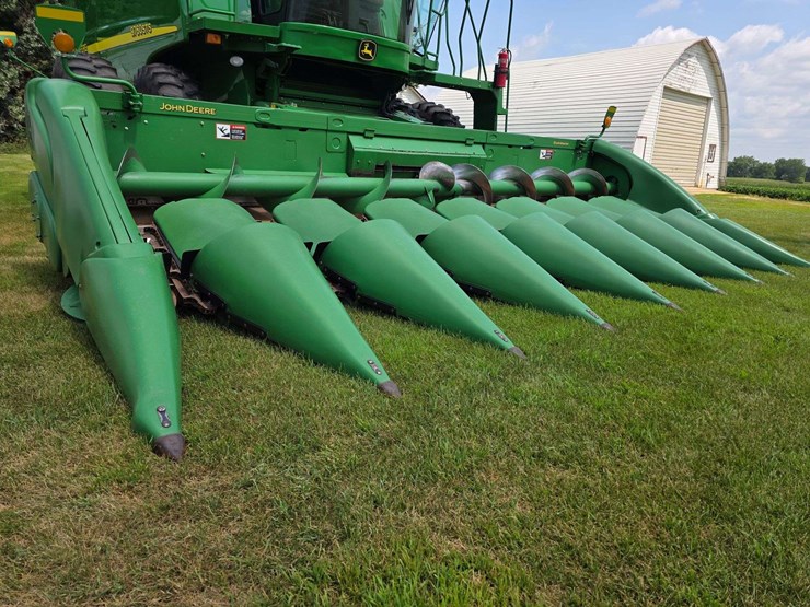 2013-john-deere-608c-image-11