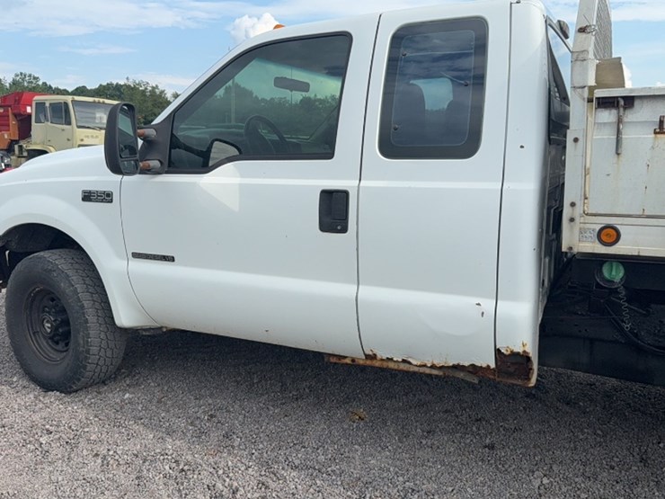 2001-ford-f350-image-15