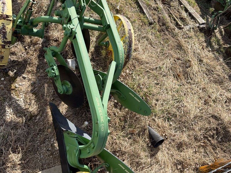 john-deere-pull-type-three-bottom-plow-image-4