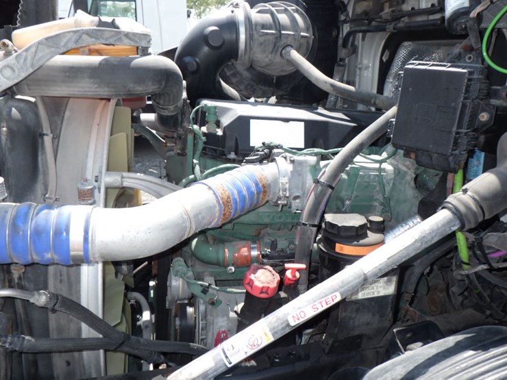 2020-volvo-vnr300-image-16