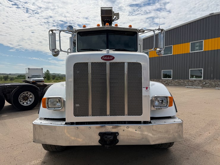 2015-peterbilt-365-image-3