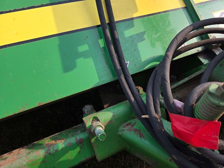 john-deere-220-image-32