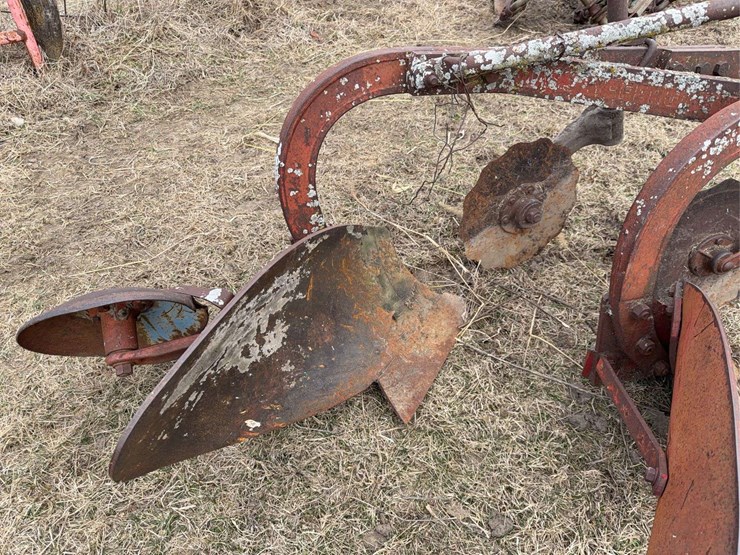 john-deere-pull-type-three-bottom-plow-image-11