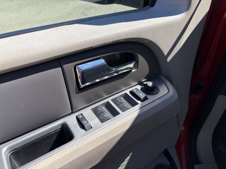 2012-ford-explorer-image-26