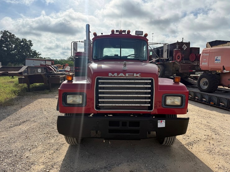 1993-mack-rd690s-image-3