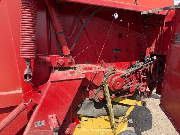 new-holland-664-image-26