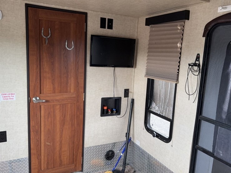 #3001-•-2014-fabrique-41'-5th-wheel-toy-hauler-image-35