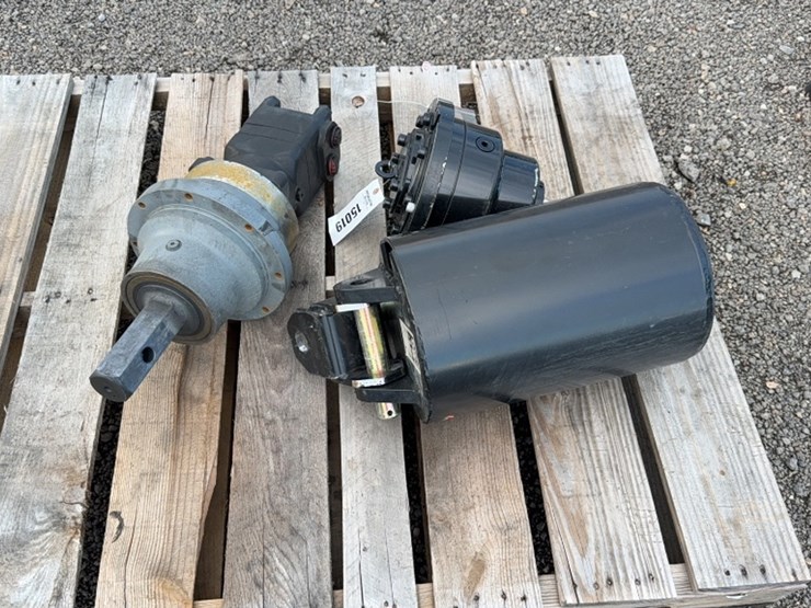 #2037-•-pallet-of-post-hole-auger-parts-image-2