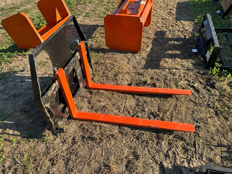 #4051-•-mini-skid-steer-pallet-for-frame-with-36-inch-forks-image-1