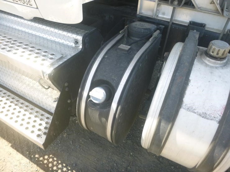 2017-kenworth-t880-image-10