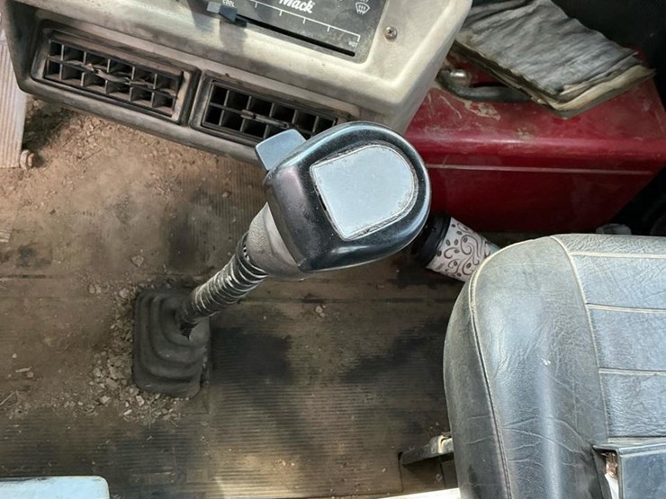 1994-mack-rd688s-image-17