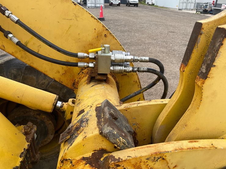 2005-new-holland-lw80b-image-25