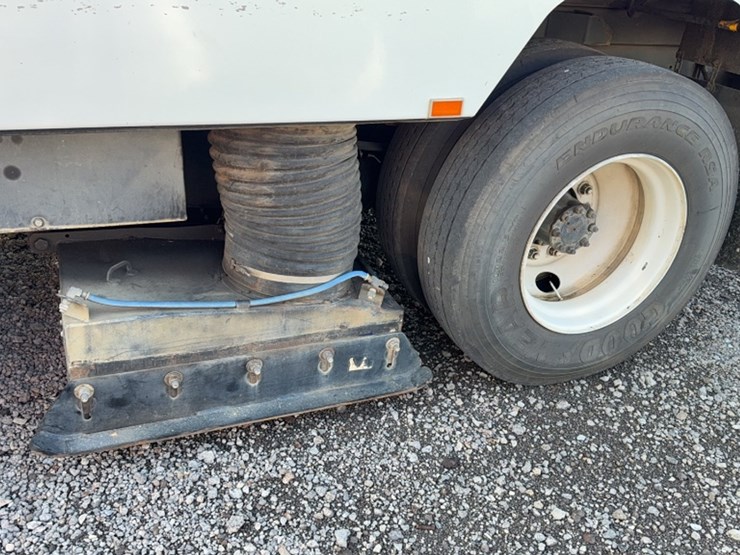 2007-international-durastar-4300-image-13