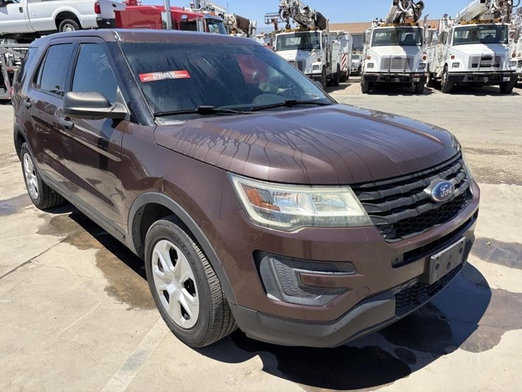 2016-ford-explorer-image-2