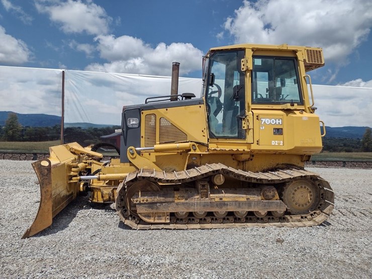 deere-700h-lt-image-1