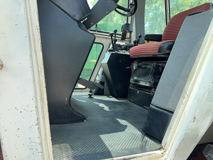case-2590-tractor-image-36