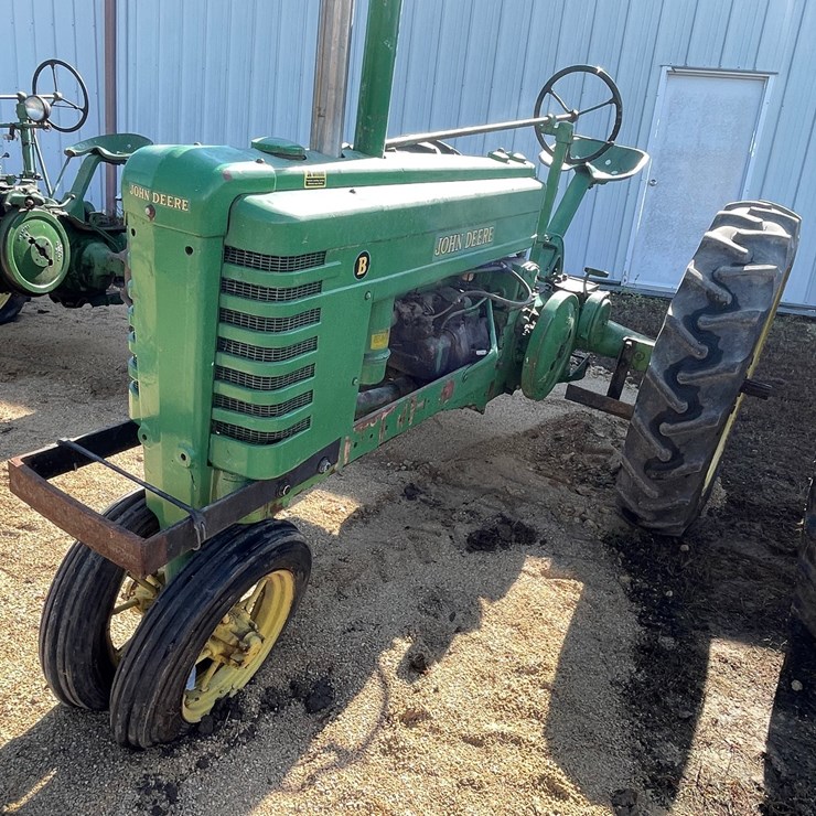 JOHN DEERE B