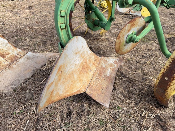 john-deere-pull-type-two-bottom-plow-image-11