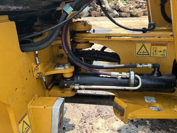 2015-caterpillar-908h2-image-26