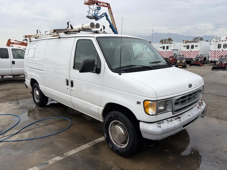 2001-ford-e350-image-2