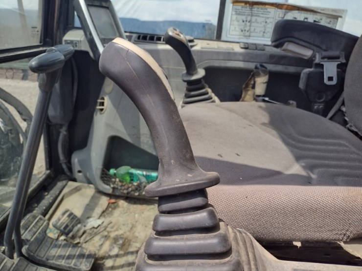 bobcat-e63-image-11