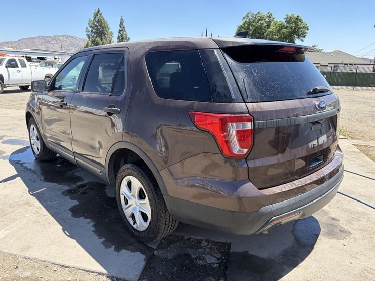 2016-ford-explorer-image-3