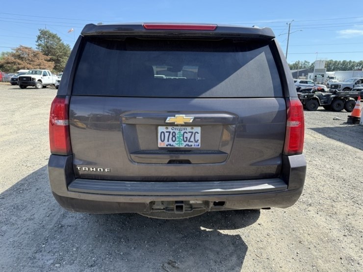 2015-chevrolet-tahoe-ls-image-5