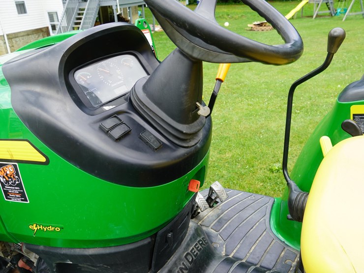 2007-john-deere-3320-image-18