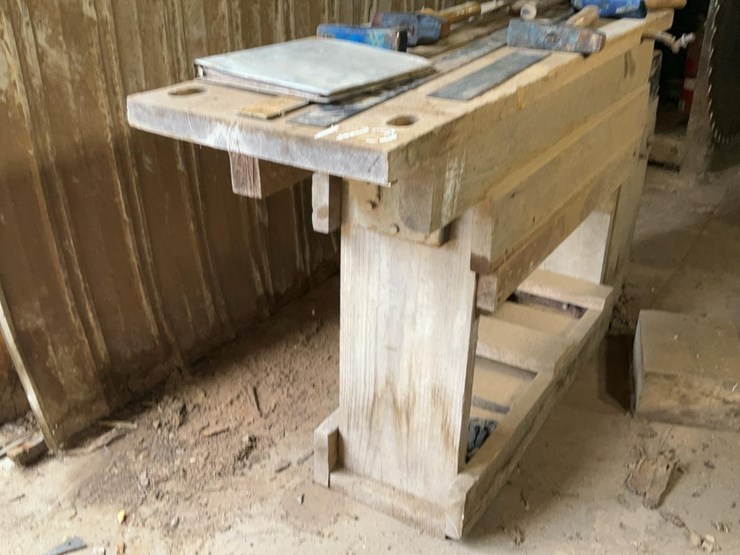 #173-•-hanchett-tilting-anvil-and-bench-image-3
