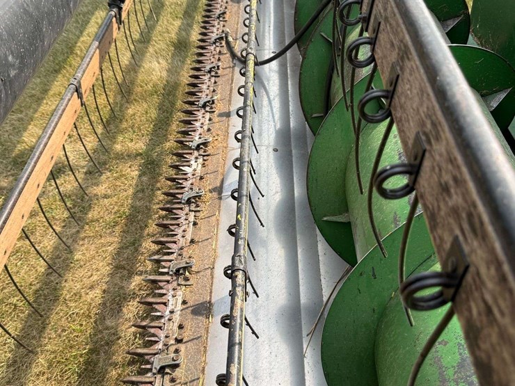 john-deere-220-image-9