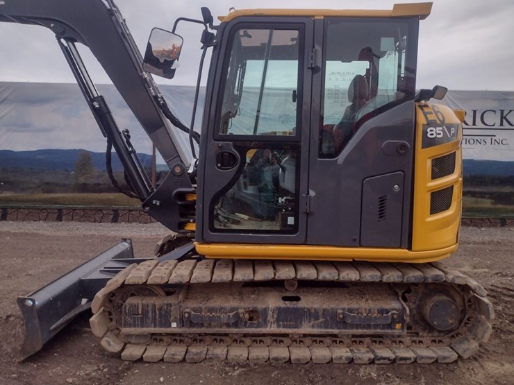 john-deere-85-image-11