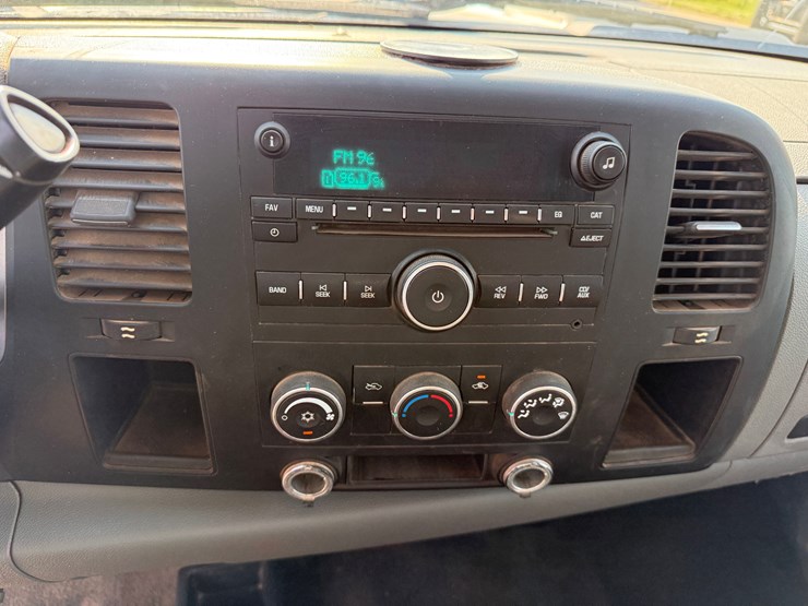 2010-chevrolet-silverado-3500hd-image-16