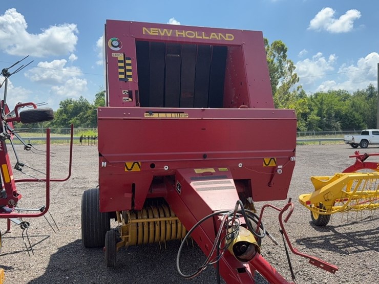 new-holland-650-image-3