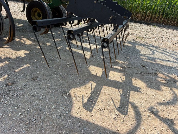 2014-john-deere-2410-image-28