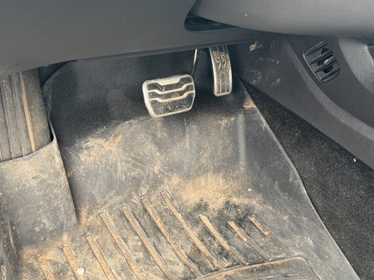 #3014-•-2016-ford-fusion-car-image-23