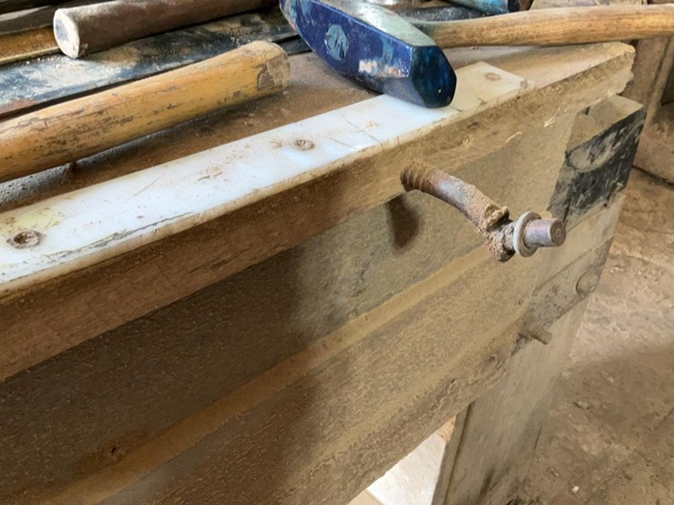 #173-•-hanchett-tilting-anvil-and-bench-image-17