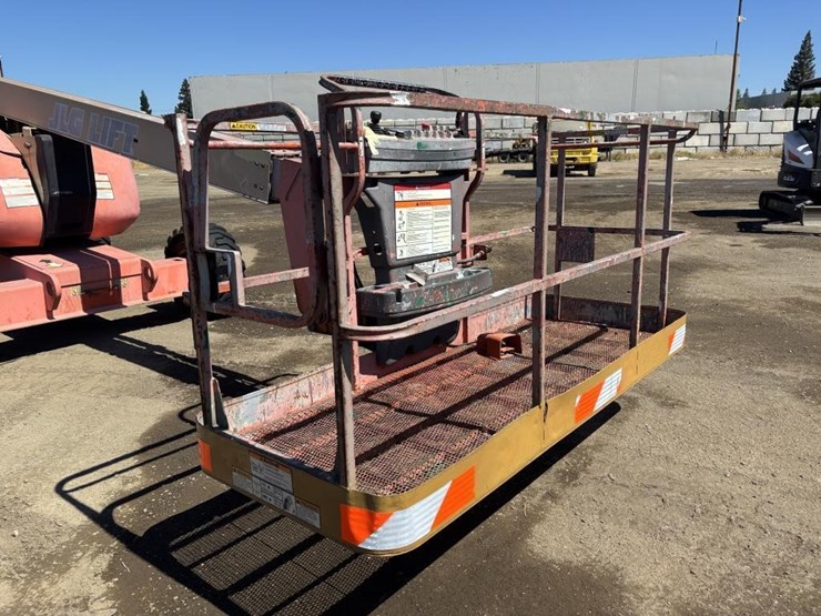 2003-jlg-600a-image-12