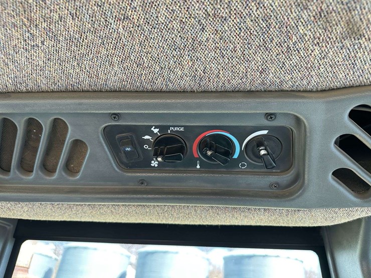 2001-new-holland-9684-image-30