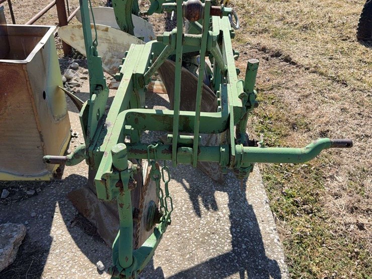 john-deere-three-point-two-bottom-plow-image-17