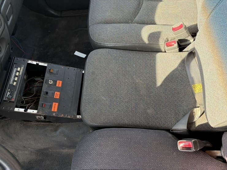 2003-chevrolet-silverado-2500-image-21